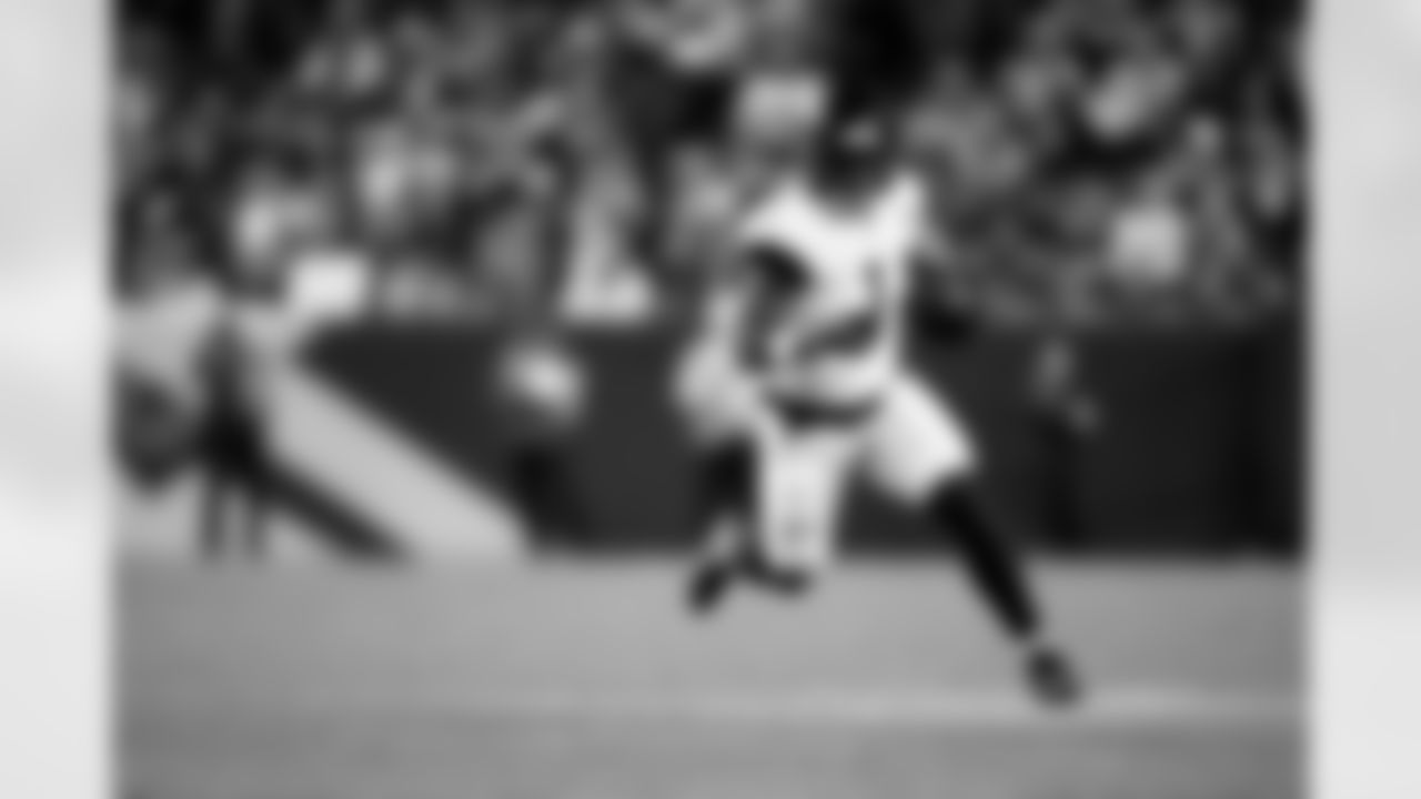 Jacksonville Jaguars vs Denver Broncos

RB Travis Etienne Jr. (1)