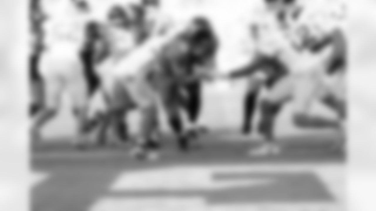 Jacksonville Jaguars vs Los Angeles Chargers
QB Trevor Lawrence (16)