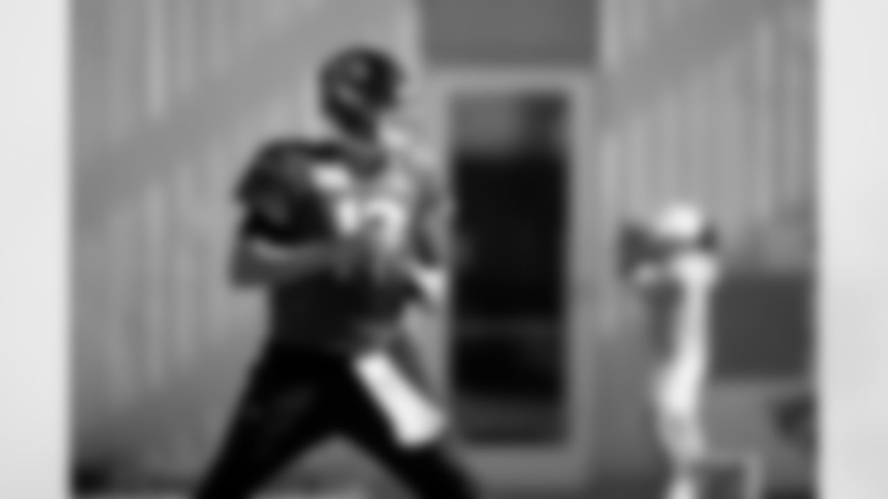 Jacksonville, Fla. — Jaguars quarterback Mac Jones (10) during practice at the Miller Electric Center on December 4, 2024.