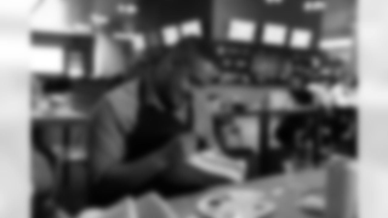 2023_0104_KickingItWithSoles_93