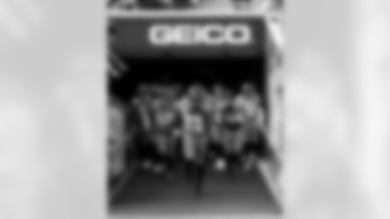 Jacksonville Jaguars vs Los Angeles Chargers
LB Foyesade Oluokun (23)