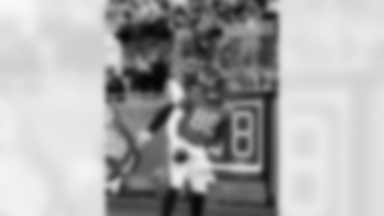 Jacksonville Jaguars vs Tennessee Titans

TE Quintin Morris (80) and TE Brenton Strange (85)