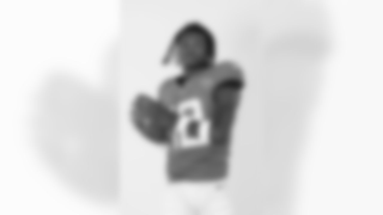 Jacksonville Jaguars defensive back and wide receiver Travis Hunter (12) poses for a portrait during the NFLPA Rookie Premiere on Saturday, May 17, 2025 in Thousand Oaks, Calif. (Ben Liebenberg/NFL)