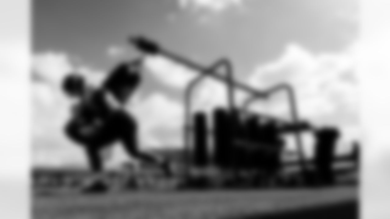 Jacksonville, Fla. — Jaguars running back Travis Etienne Jr. (1) during practice at the Miller Electric Center on November 5, 2025.