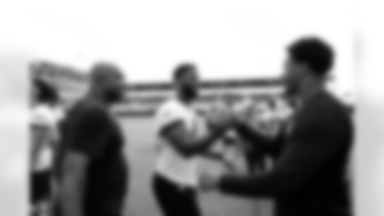 Jacksonville, Fla. — Jagaurs Legends attend Jaguars practice at the Miller Electric Center on December 5, 2025.