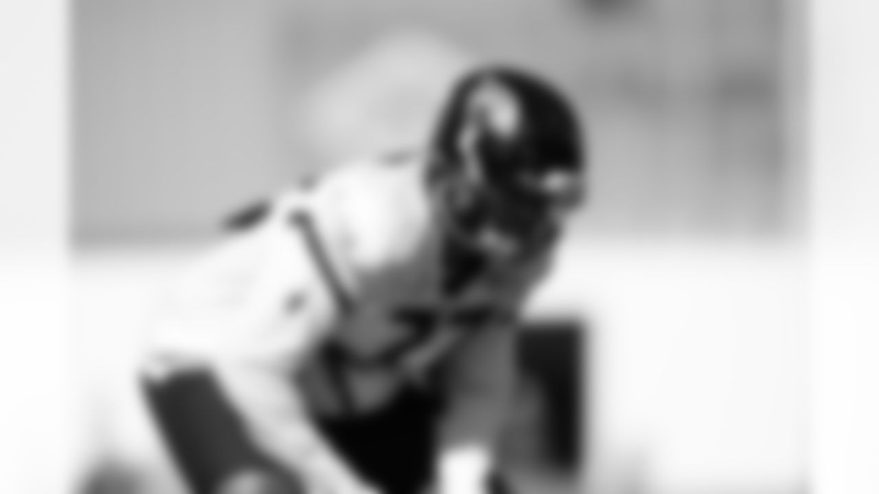 Jacksonville, Fla. — Jaguars offensive lineman Anton Harrison (77) during practice at the Miller Electric Center on November 20, 2025.