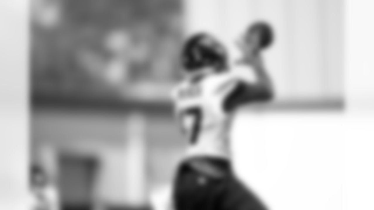 Jacksonville, Fla. — Jaguars wide receiver Tim Patrick (17) during practice at the Miller Electric Center on November 5, 2025.