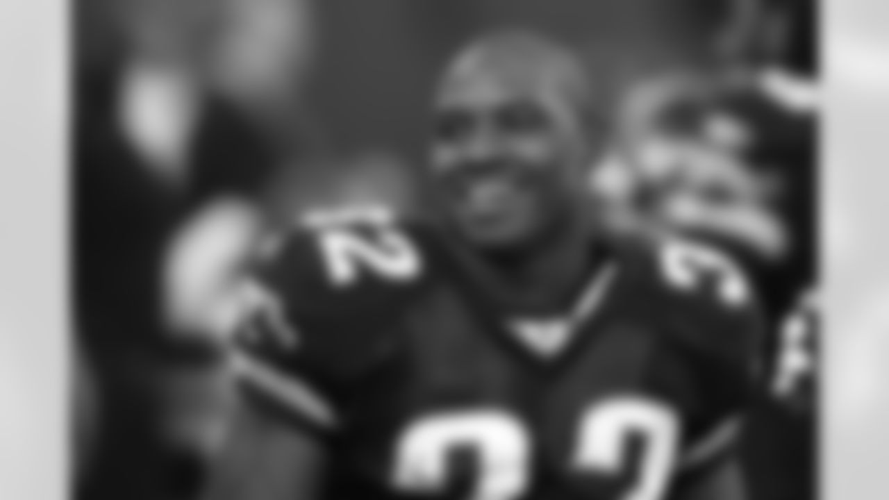 Maurice Jones-Drew #32 of the Jacksonville Jaguars smiles on the sideline after returning the second half kickoff for a touchdown against the Indianapolis Colts during an NFL football game on Dec. 10, 2006 in Jacksonville, Fla. The Jaguars defeated the Colts 44-17. (Joe Robbins via AP)