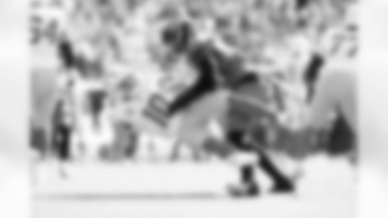 Jacksonville Jaguars vs Los Angeles Chargers
DE Travon Walker (44)