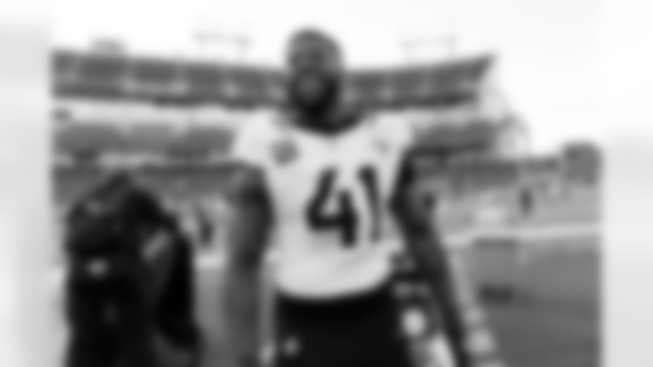 Jacksonville Jaguars vs Tennessee Titans

DE Josh Hines-Allen (41)