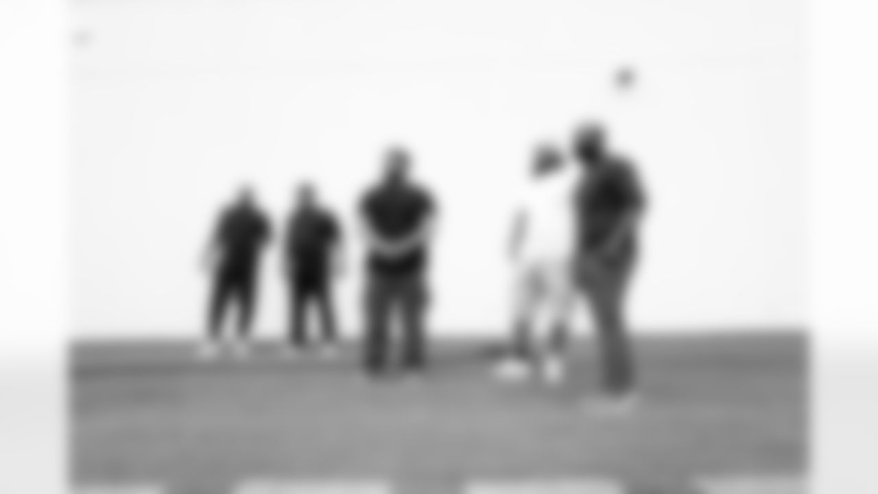 Jacksonville, Fla. — Jagaurs Legends attend Jaguars practice at the Miller Electric Center on December 5, 2025.