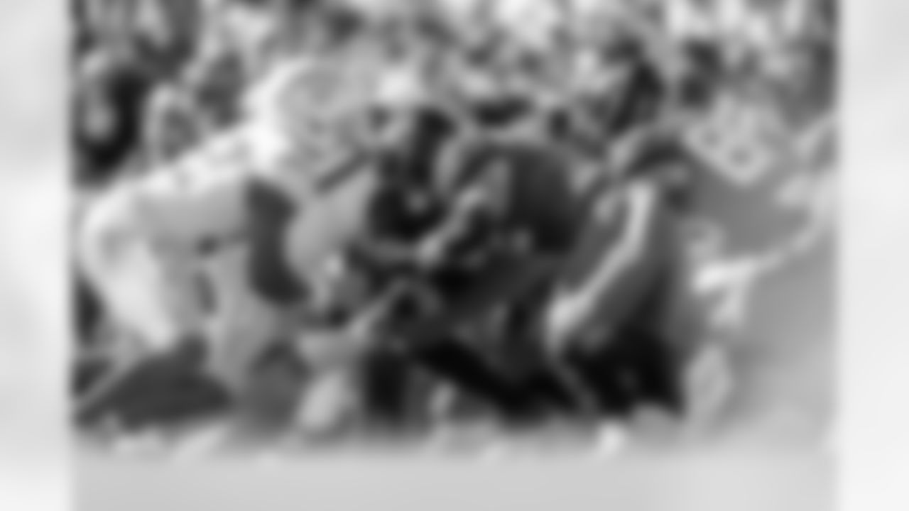 Jacksonville Jaguars vs Los Angeles Chargers
OL Walker Little (72)