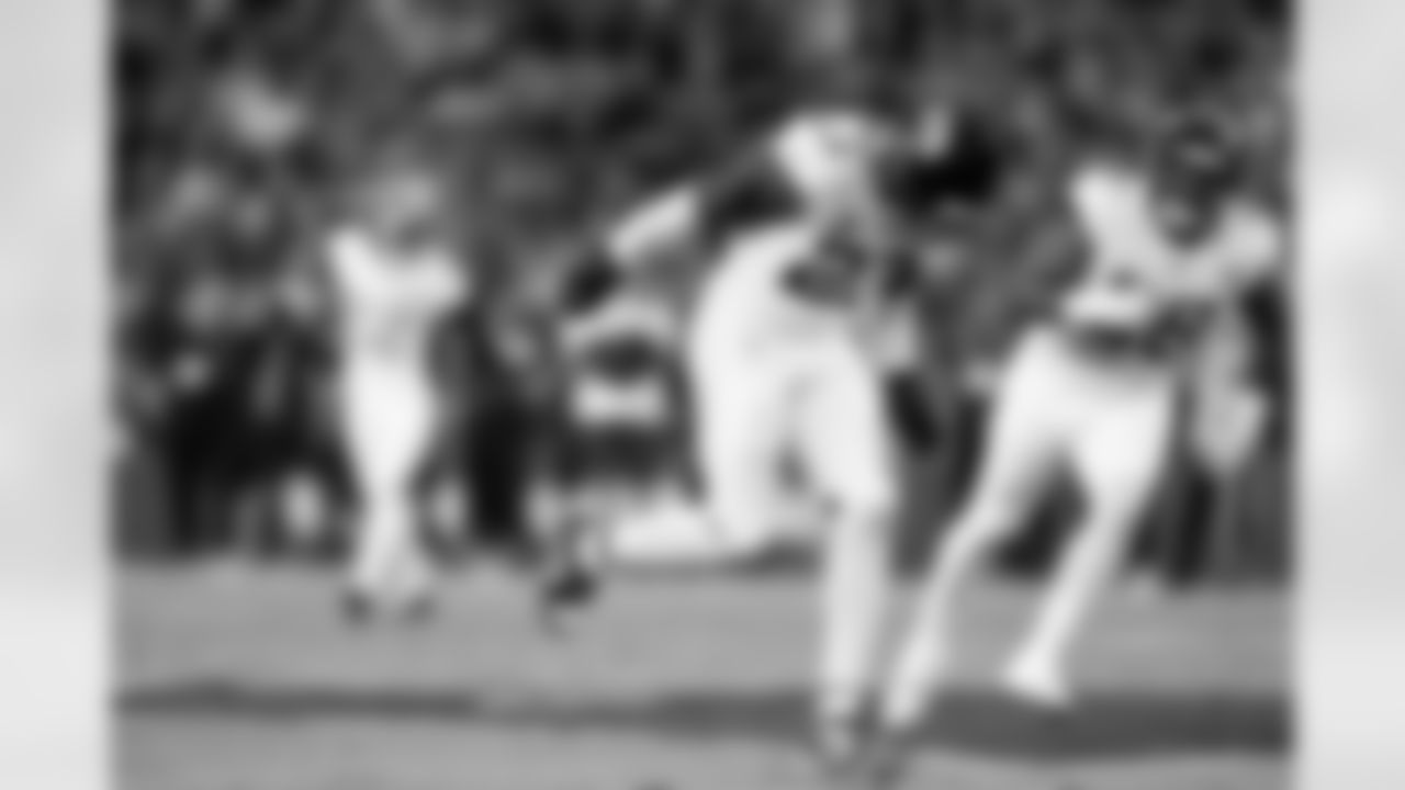 Jacksonville Jaguars vs Arizona Cardinals

LB Foyesade Oluokun (23)