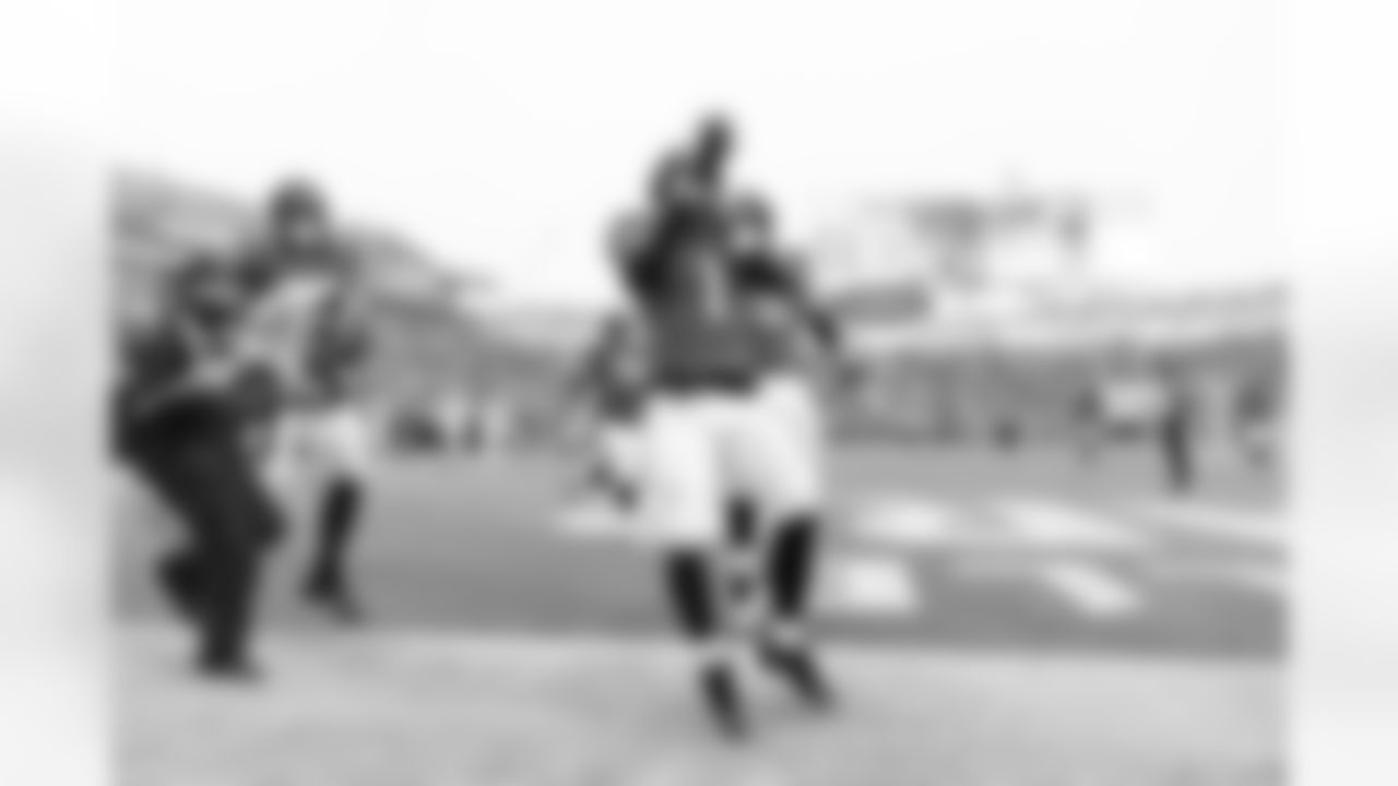 Jacksonville Jaguars vs Indianapolis Colts

RB Travis Etienne Jr. (1)