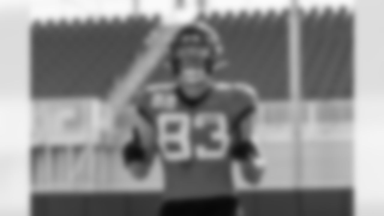 WR Jacob Harris (83)