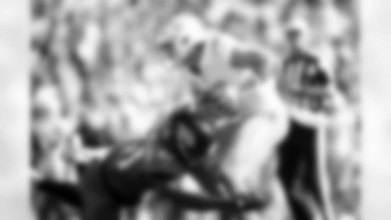 Jacksonville Jaguars vs Los Angeles Chargers

DE Josh Hines-Allen (41)