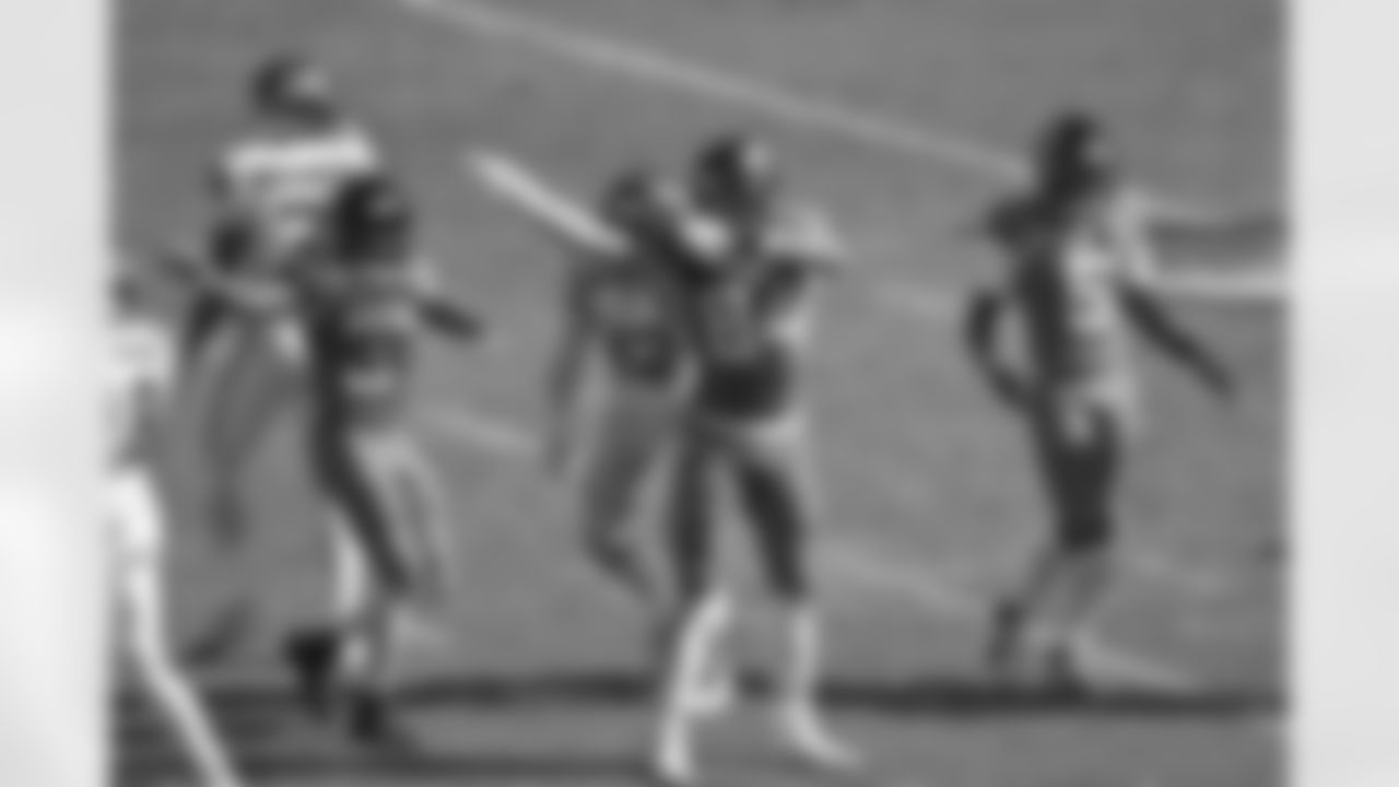 Jacksonville Jaguars vs Seattle Seahawks
TE Hunter Long (84)