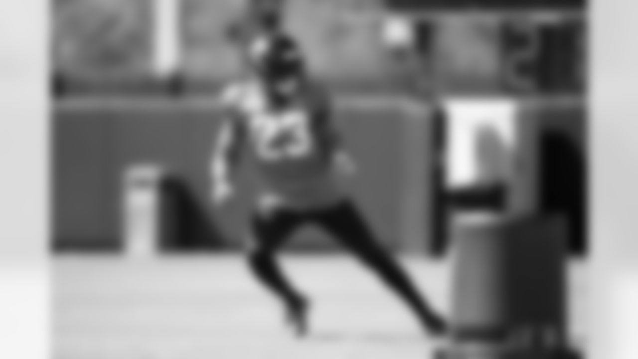 Jacksonville, Fla. — Jaguars linebacker Foyesade Oluokun (23) during practice at the Miller Electric Center on October 29, 2025.