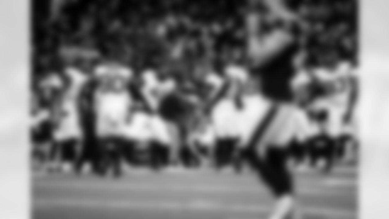 Jacksonville Jaguars vs New Orleans Saints
DE Josh Hines-Allen (41)