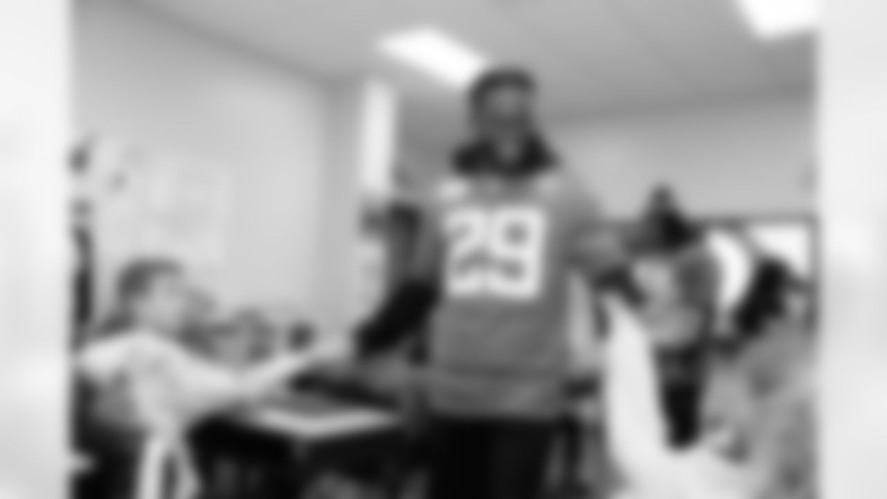 CB Tevaughn Campbell (29)