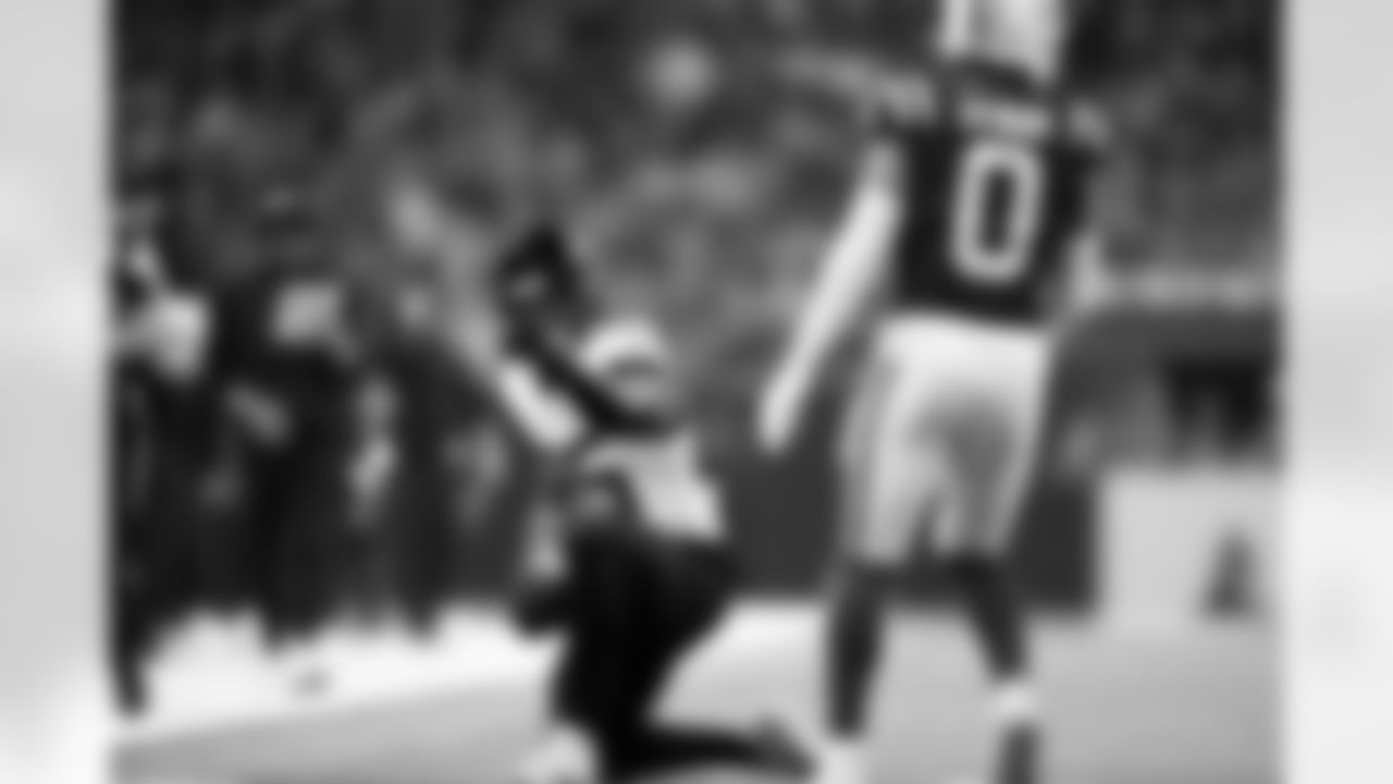 Jacksonville Jaguars vs Indianapolis Colts

TE Brenton Strange (85)