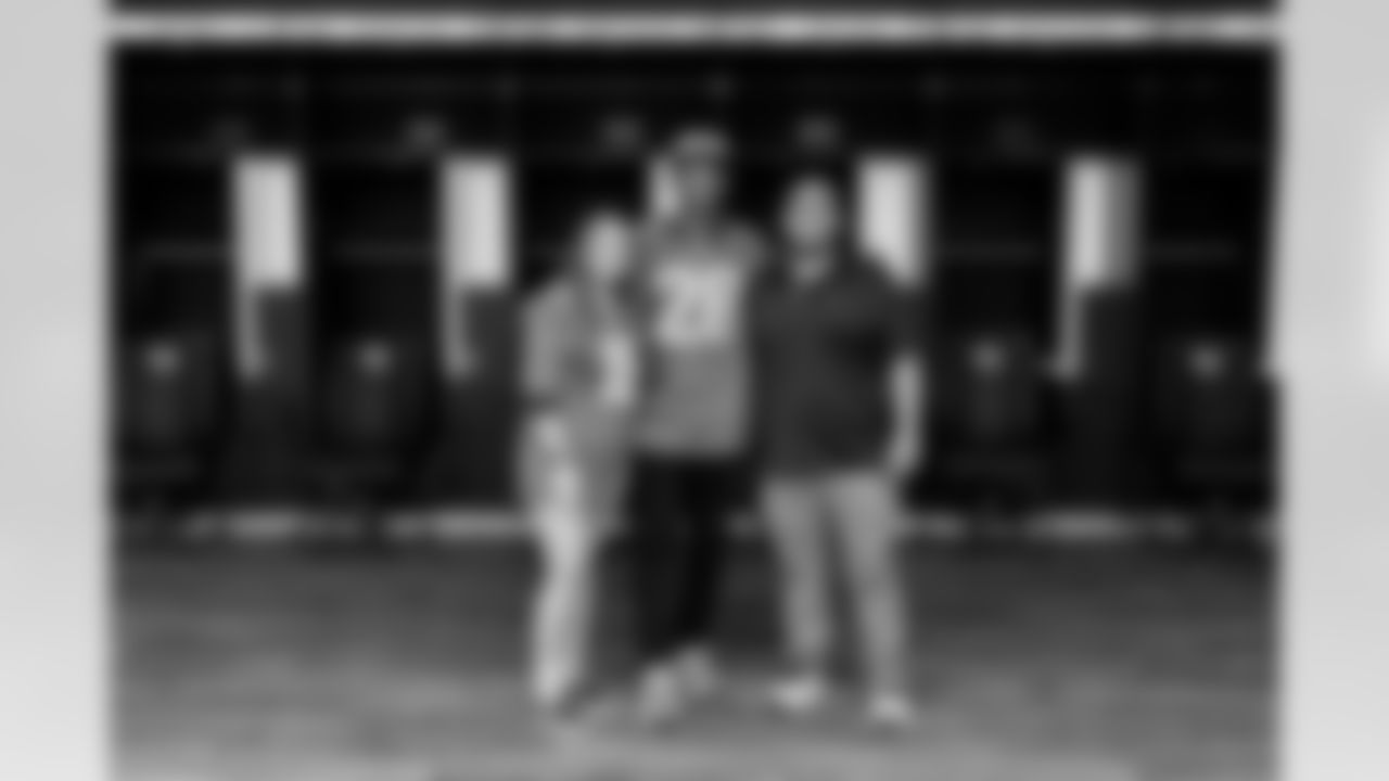 Jacksonville, Fla. — Founders STM Gift Grab photo session with Fred Taylor at EverBank Stadium on September 15, 2025.