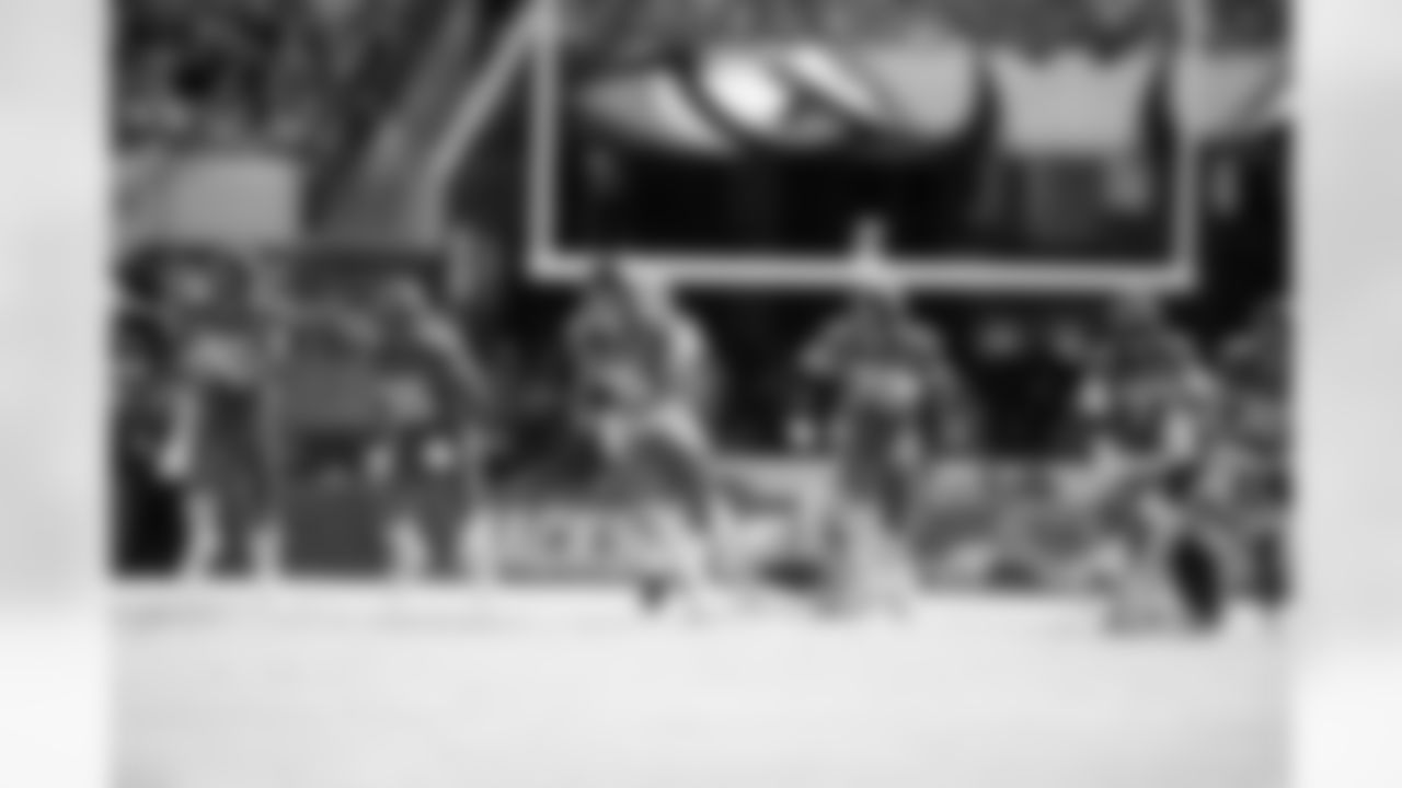 Jacksonville Jaguars vs New York Jets
QB Trevor Lawrence (16)