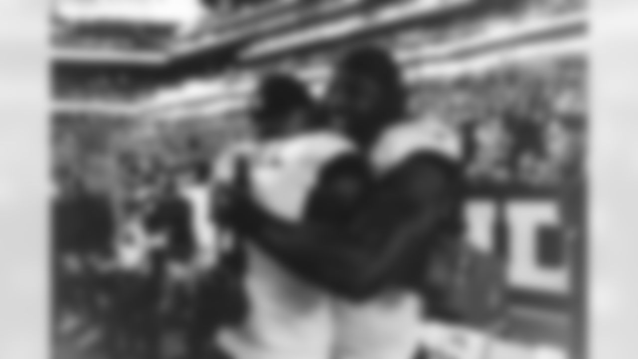 Jacksonville Jaguars vs. Indianapolis Colts

S Juan Thornhill (4) and LB Devin Lloyd (0)