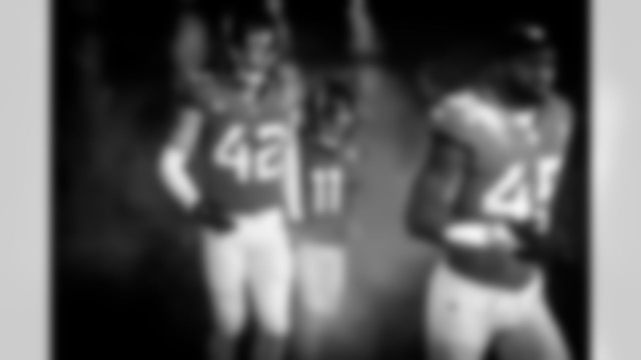 Jacksonville Jaguars vs. Carolina Panthers
S Andrew Wingard (42)