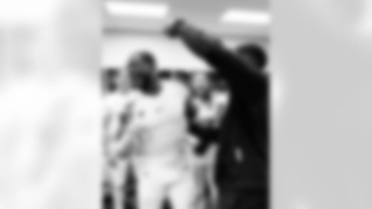 Jacksonville Jaguars vs Arizona Cardinals

LB Foyesade Oluokun (23) and linebackers coach Tem Lukabu