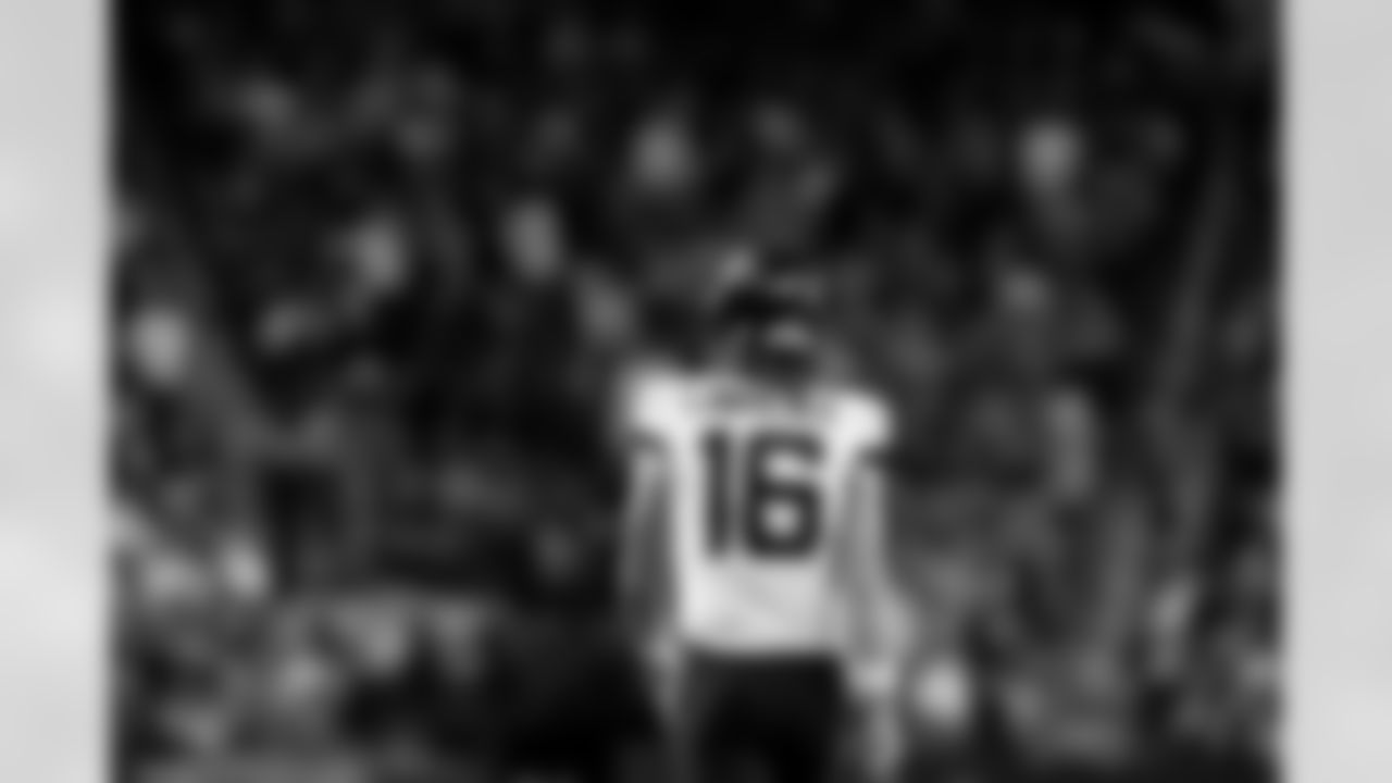 Jacksonville Jaguars vs Las Vegas Raiders

QB Trevor Lawrence (16)