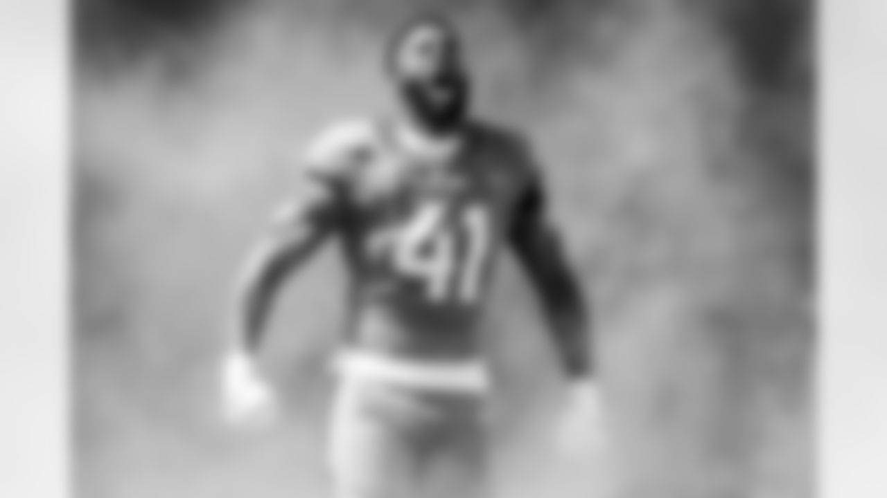 Jacksonville Jaguars vs Seattle Seahawks
DE Josh Hines-Allen (41)