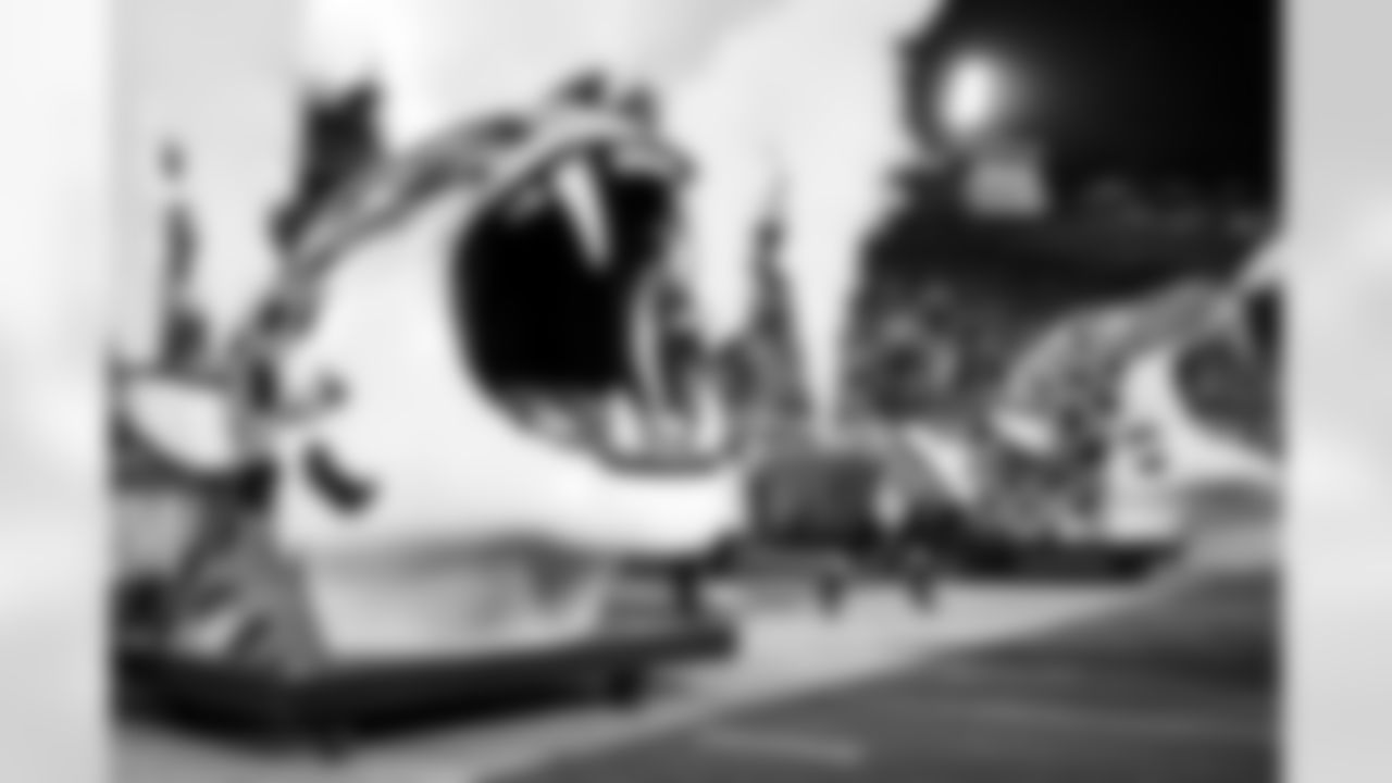 Jacksonville Jaguars vs Kansas City Chiefs

DE Josh Hines-Allen (41)