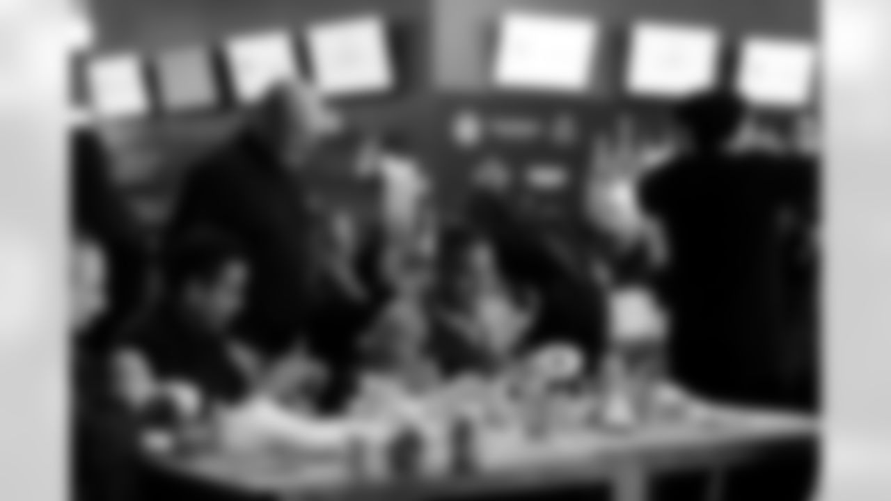 2023_0104_KickingItWithSoles_82