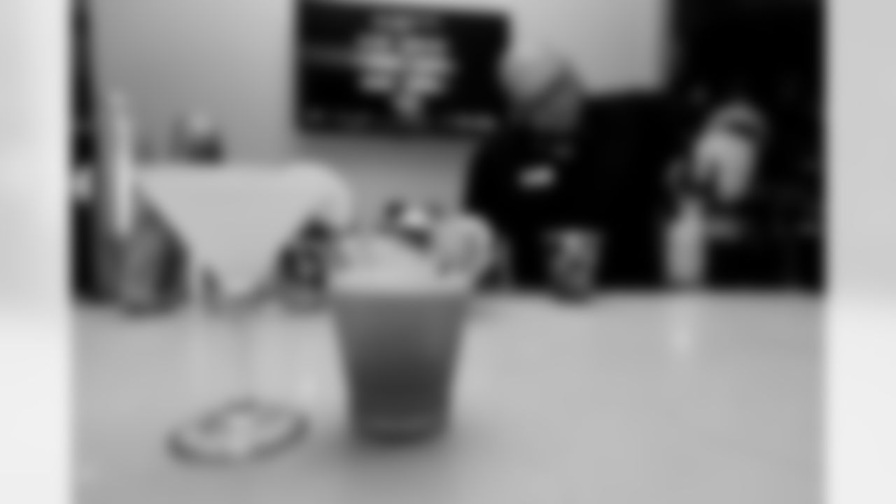 Jacksonville Beach, Fla. — Legends Weekend Friday Dinner at Sandbar Jax Bch on December 5, 2025.