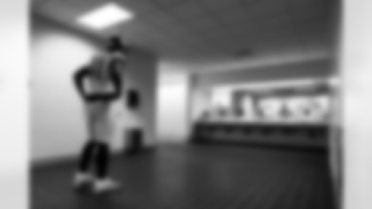 Jacksonville Jaguars vs Denver Broncos

DE Josh Hines-Allen (41)