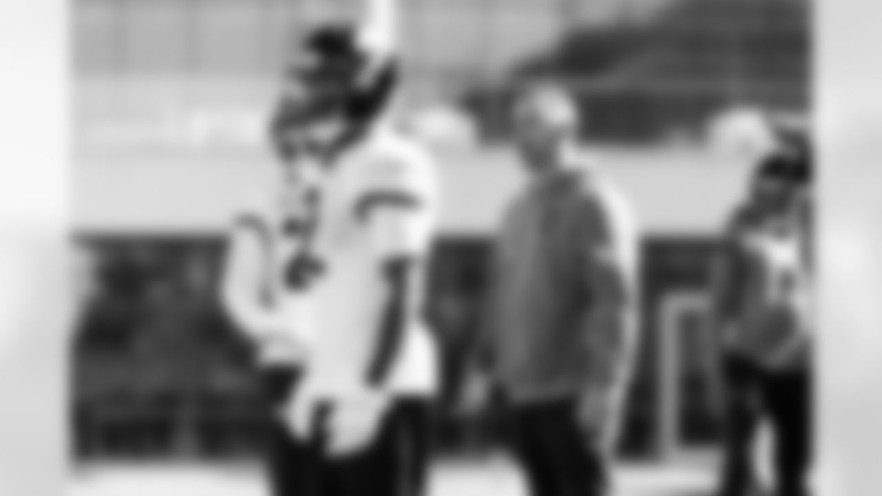 Jacksonville, Fla. — Jaguars defensive coordinator Anthony Campanile during practice at the Miller Electric Center on December 11, 2025.