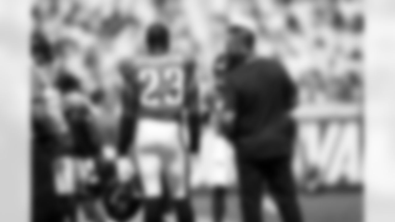 Jacksonville Jaguars vs Houston Texans

LB Foyesade Oluokun (23) and DC Anthony Campanile