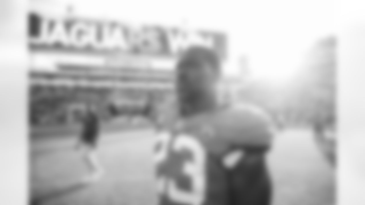 Jacksonville Jaguars vs New York Jets
LB Foyesade Oluokun (23)