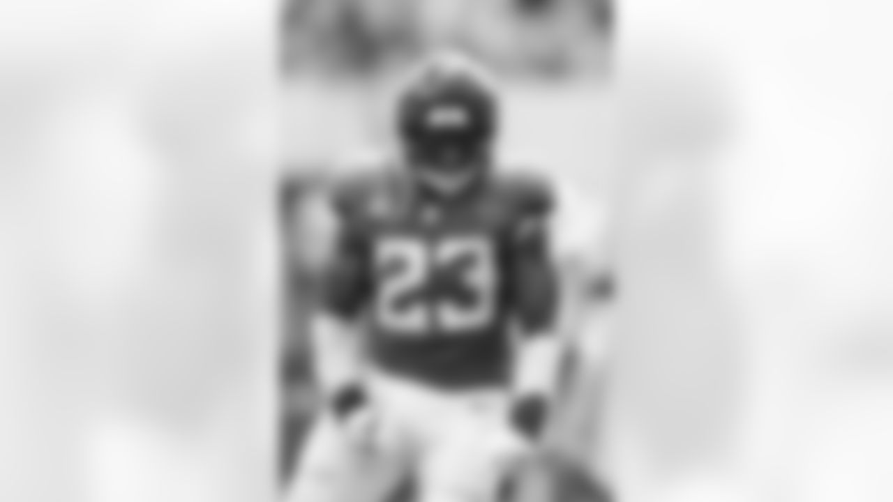 Jacksonville Jaguars vs Carolina Panthers

LB Foyesade Oluokun (23)