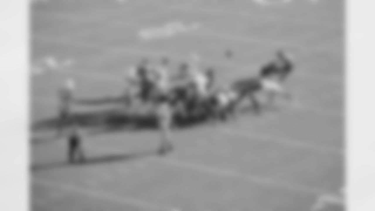 Jacksonville Jaguars vs Los Angeles Chargers
K Cam Little (39)