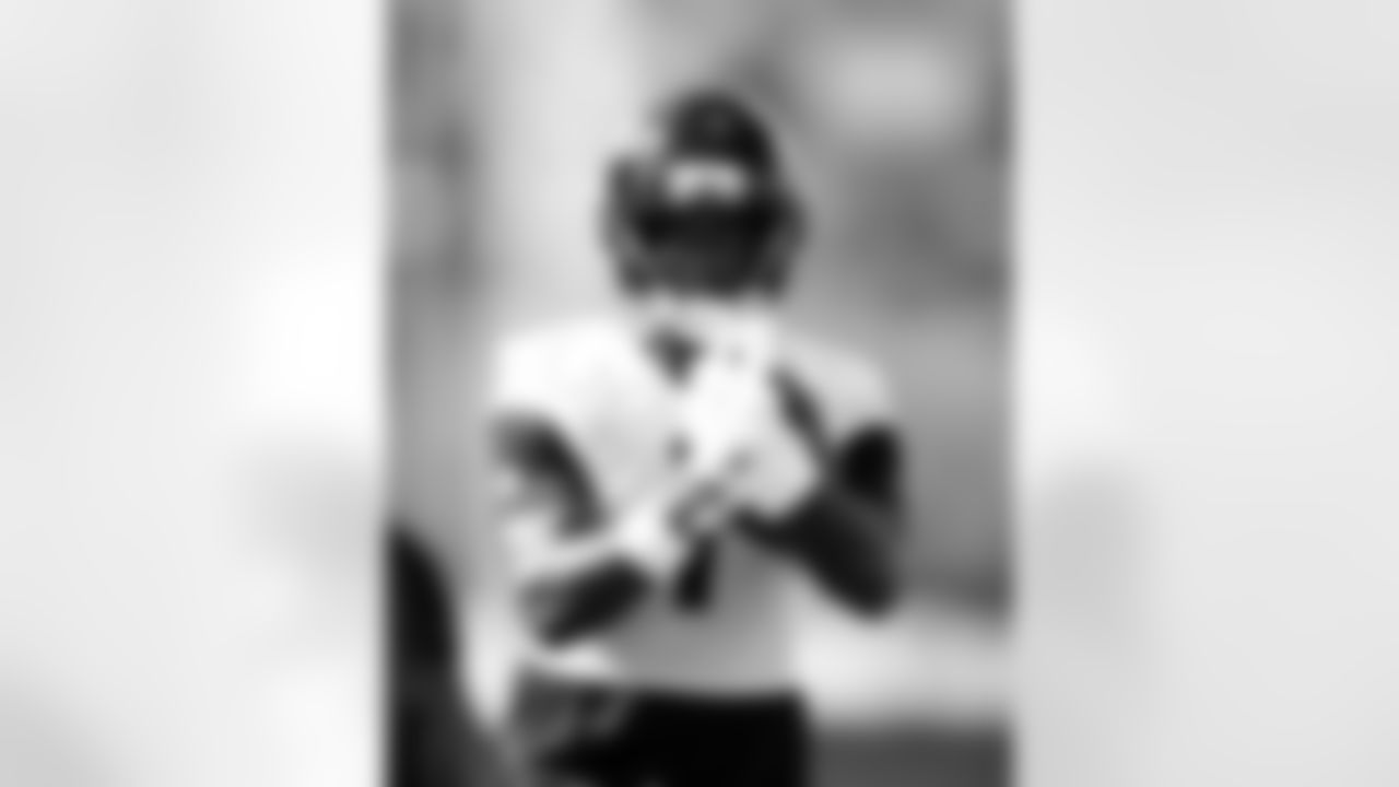 Jacksonville, Fla. — Jaguars running back Travis Etienne Jr. (1) during practice at the Miller Electric Center on November 5, 2025.