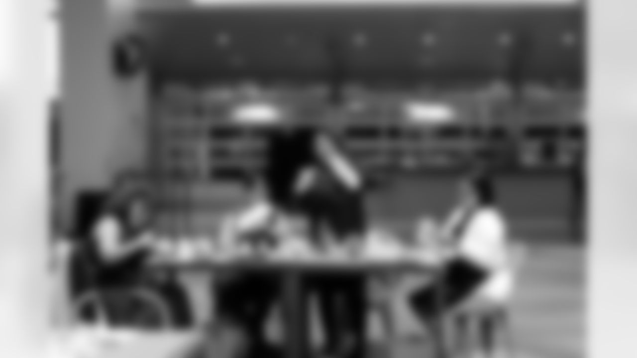 2023_0104_KickingItWithSoles_94