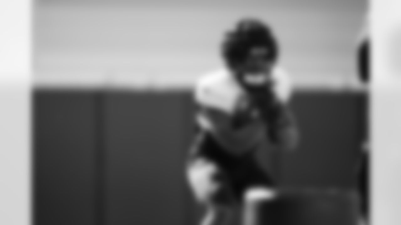 Jacksonville, Fla. — Jaguars running back Bhayshul Tuten (33) during practice at the Miller Electric Center on November 20, 2025.