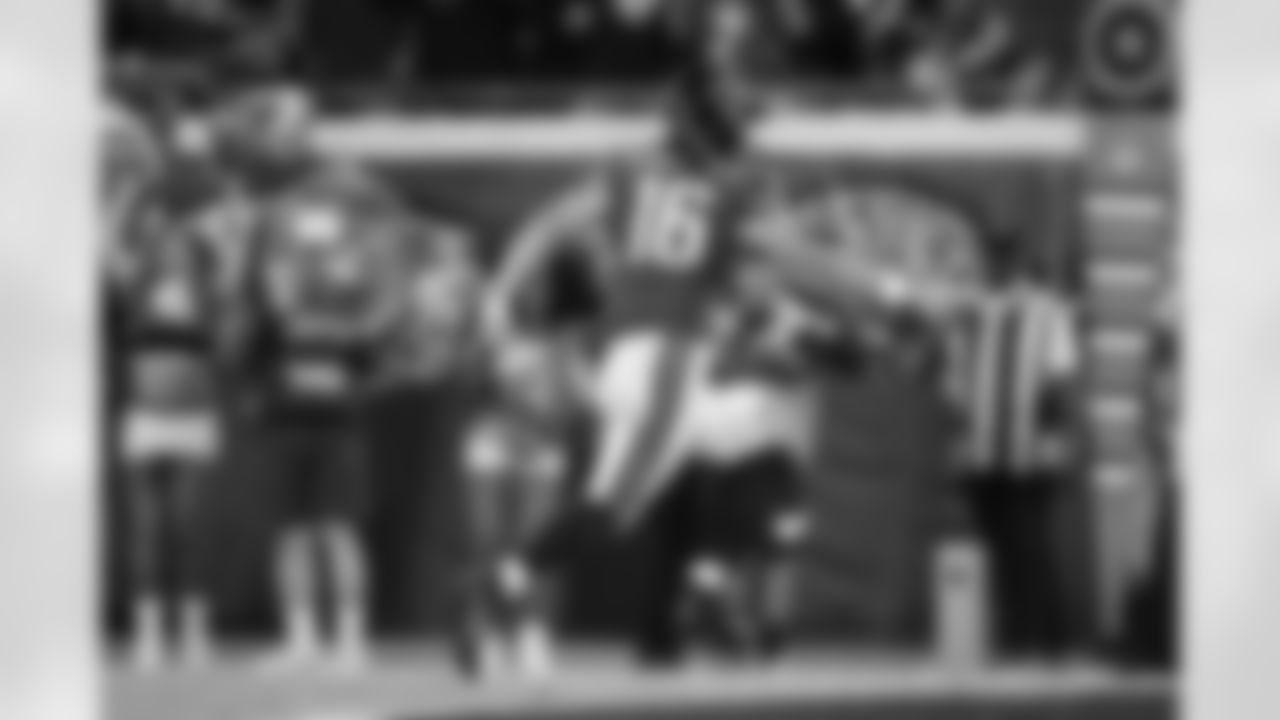 Jacksonville Jaguars vs Kansas City Chiefs
QB Trevor Lawrence (16)