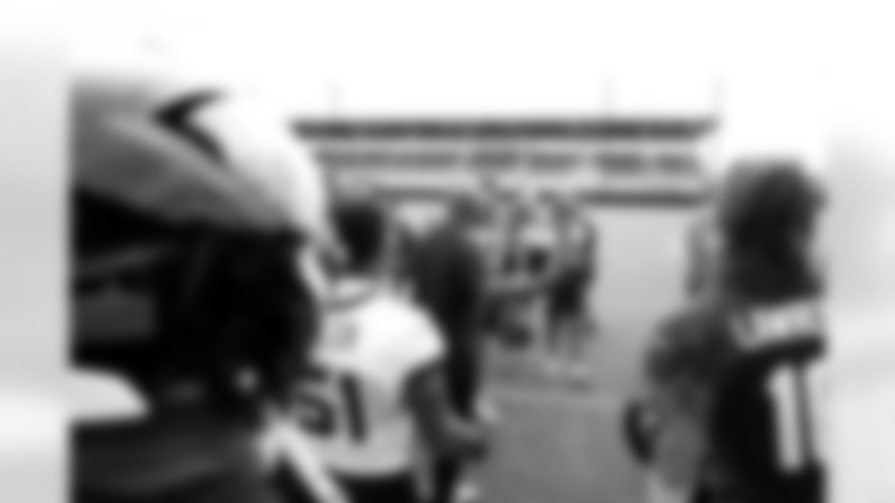 Jacksonville, Fla. — Jagaurs Legends attend Jaguars practice at the Miller Electric Center on December 5, 2025.