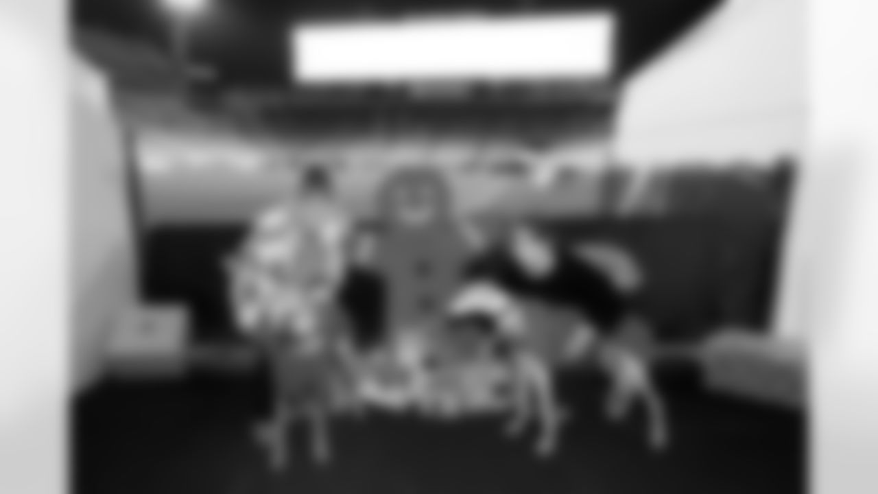 2023_1212_FanClubHolidayPawty_48