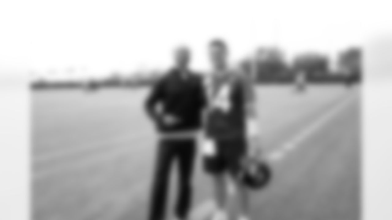 Jacksonville, Fla. — Jagaurs Legends attend Jaguars practice at the Miller Electric Center on December 5, 2025.