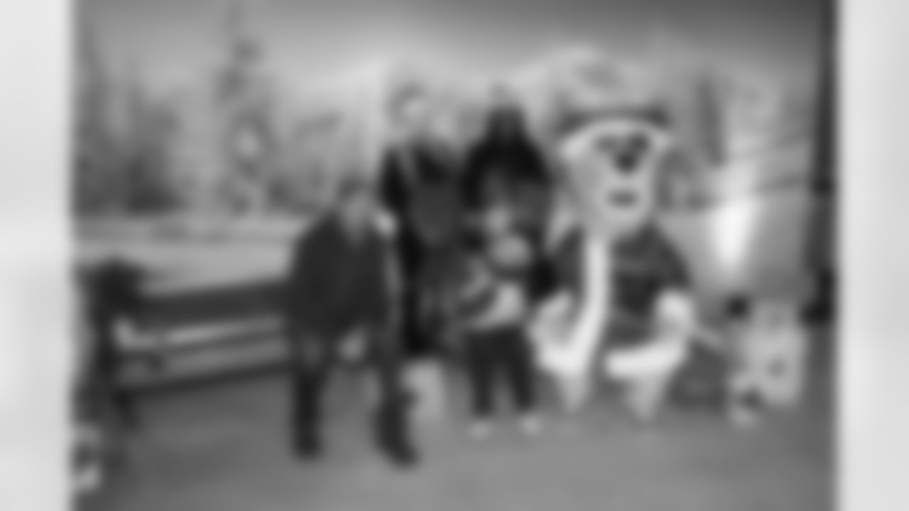 2023_1212_FanClubHolidayPawty_62