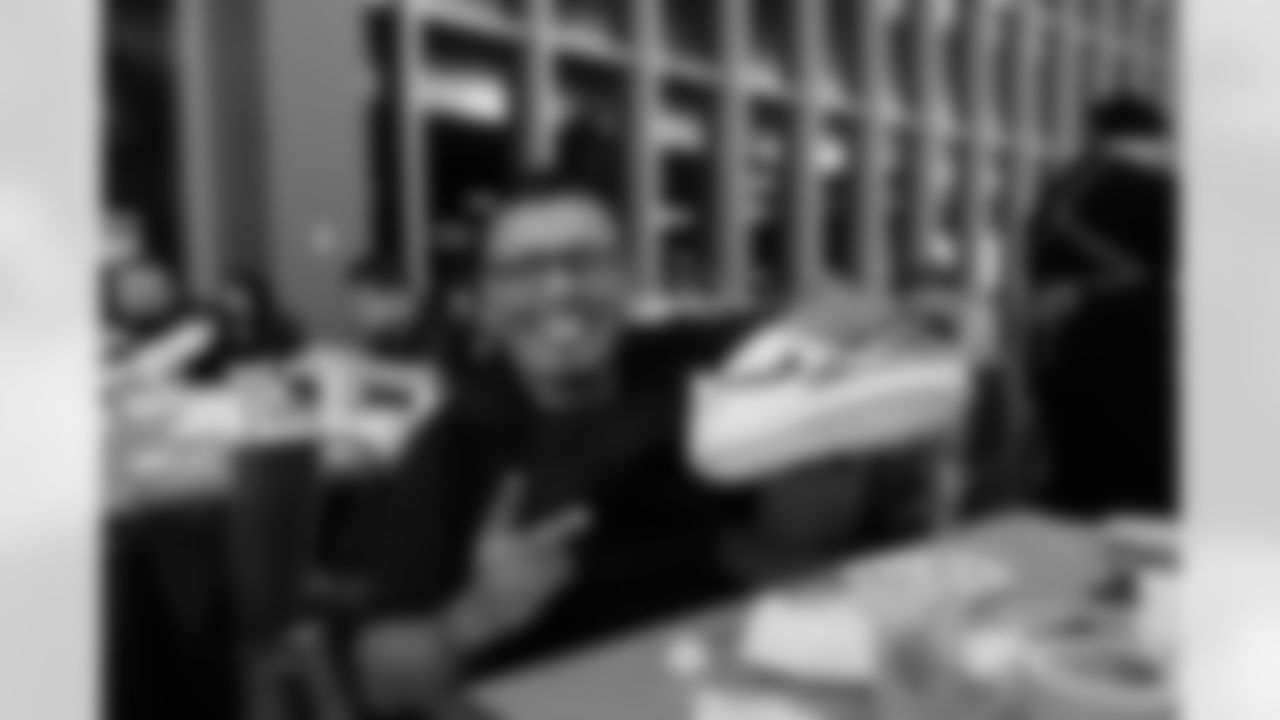 2023_0104_KickingItWithSoles_107